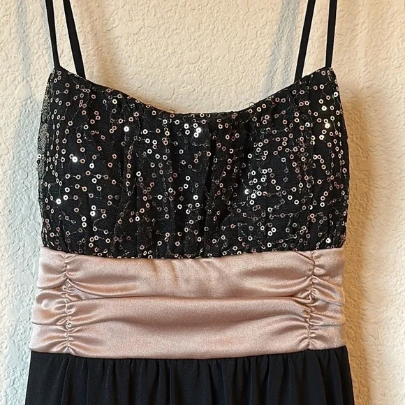 𝅺A. Byer black dress with sequined top - Picture 2 of 8